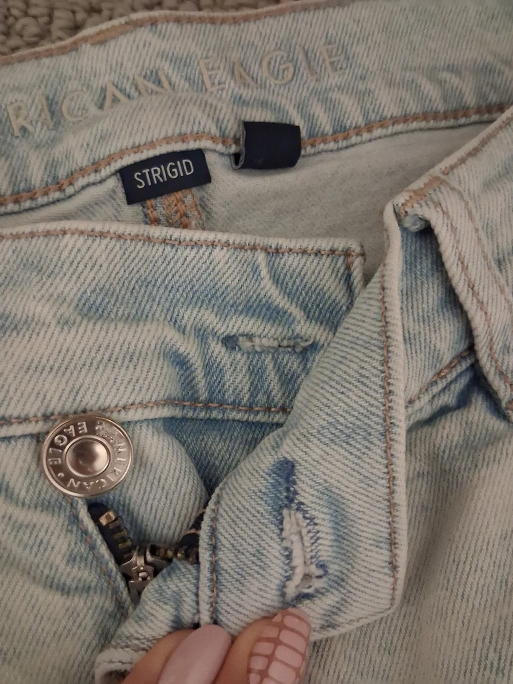 American Eagle Outfitters Women’s Light Wash Wide-Leg Jeans